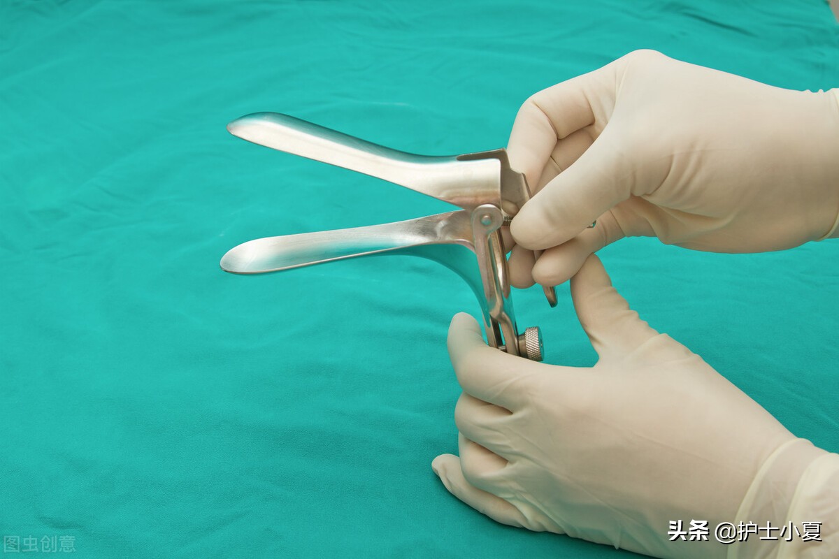 患者女60岁被诊断为急性盆腔炎,感染引起的盆腔脓肿