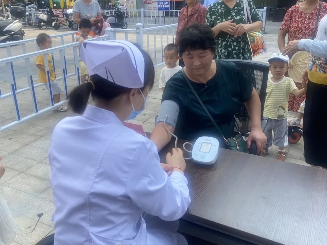 退休不褪色志愿服务暖人心,退役不褪色继续为人民服务