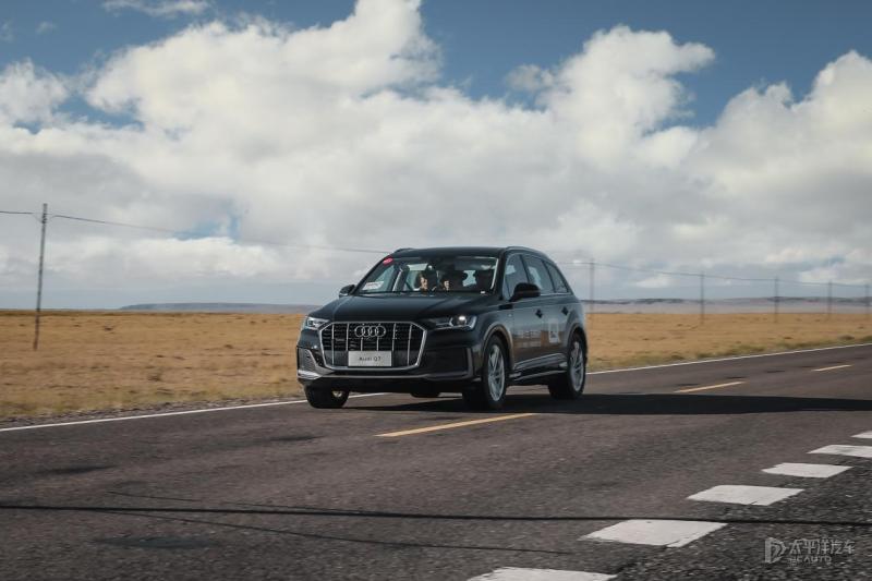 奥迪q8顶配最新款2023多少钱,奥迪rsq8顶配2023款冰雪运动