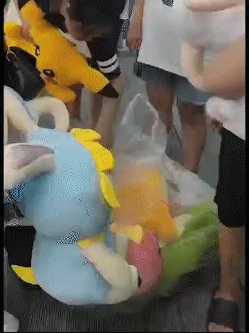 扫码领礼品当心连累亲友,扫码领东西谨防上当