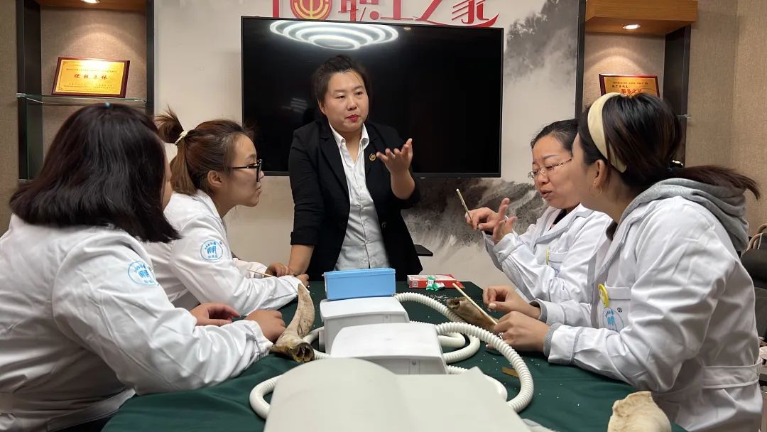 小产业大作为︱大连修脚妹获评省劳模走出人生高光时刻