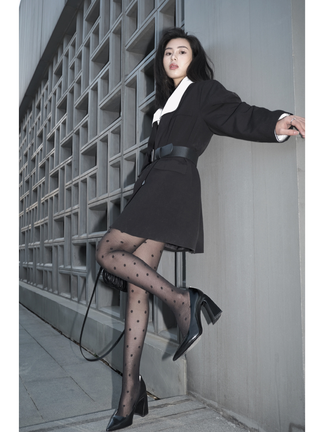 黑丝西装日常搭配高级感,黑色西装怎么搭配黑丝酷酷的