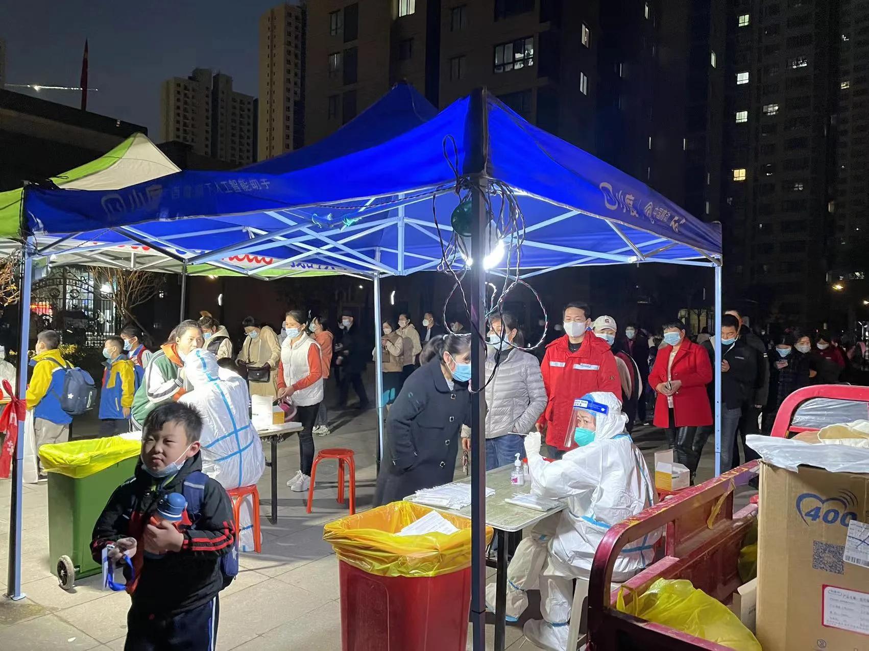 城市里上班的人群,城市上班白领人群