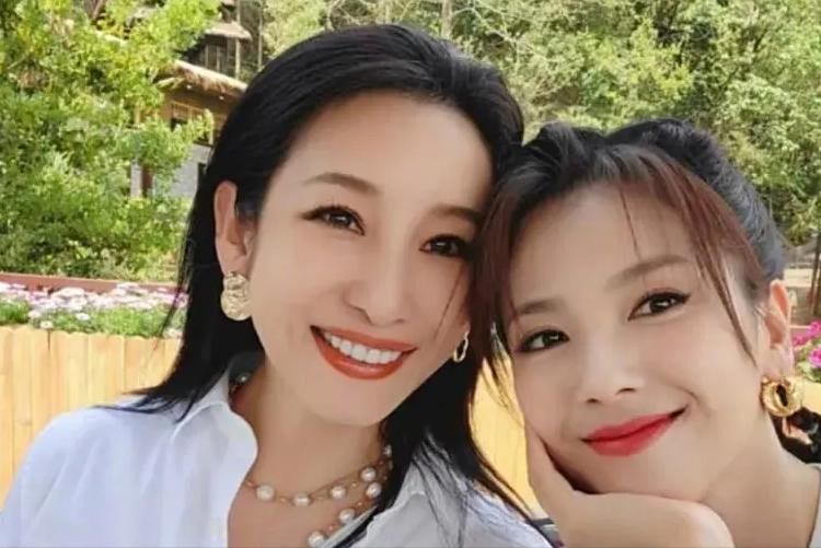 王珂破产欠四亿，刘涛找到秦海璐借钱，秦海璐做的事让她很意外