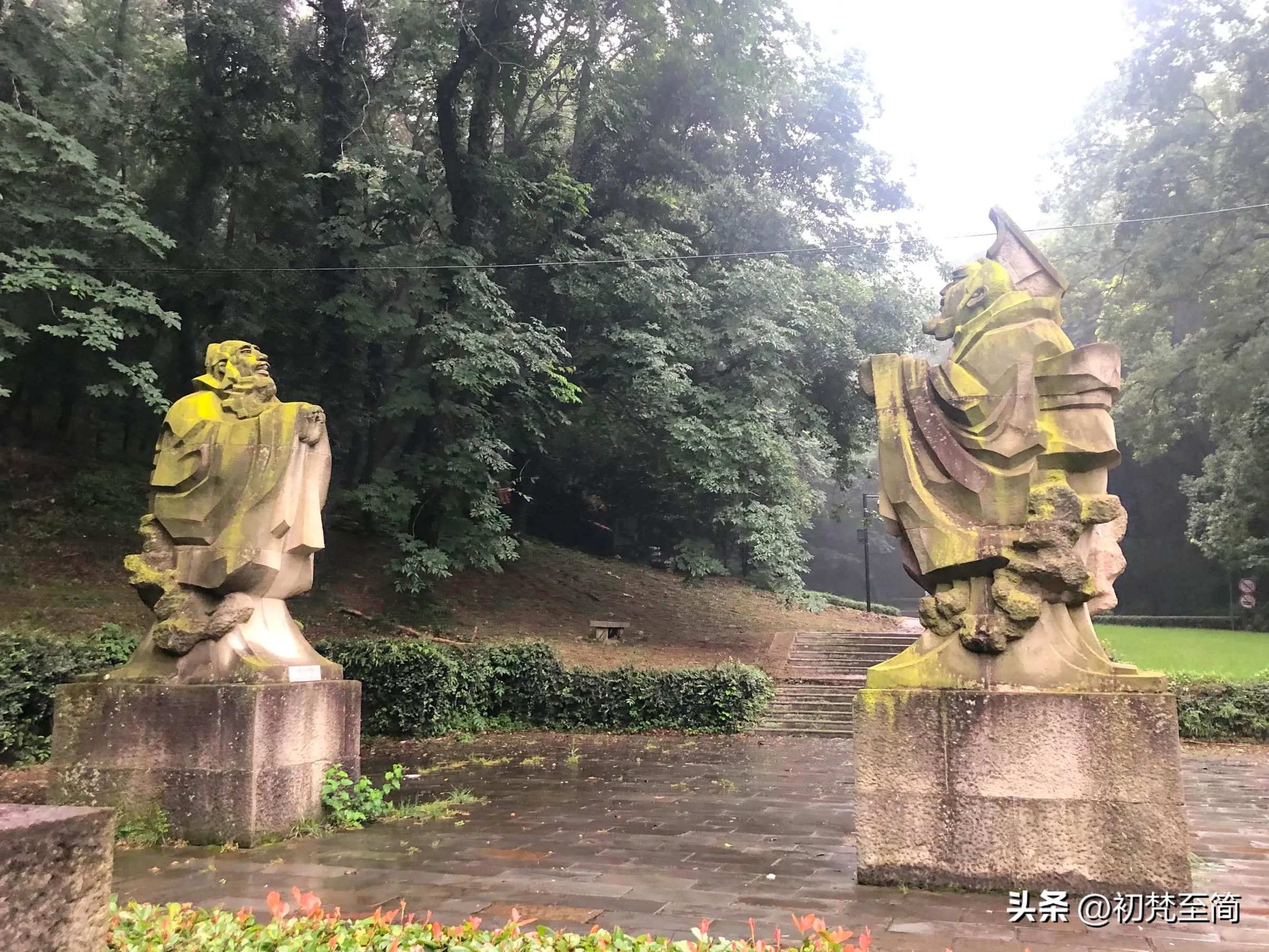 雨中的湖畔风景,雨中的湖畔山色