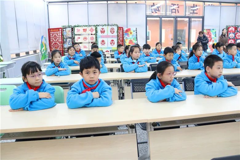 垃圾分类让我们的校园更多彩,垃圾分类童心同行