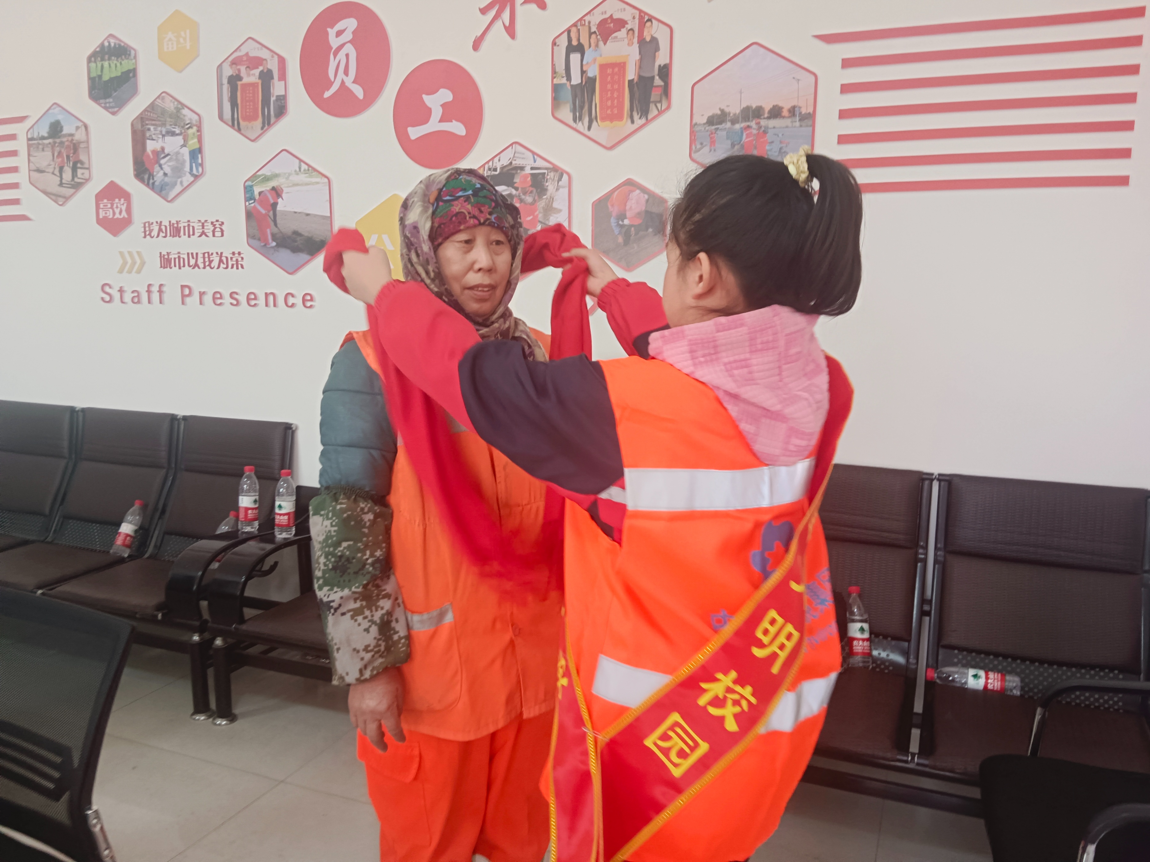 弘扬雷锋精神——包头市包钢实验二小举行学雷锋系列主题活动