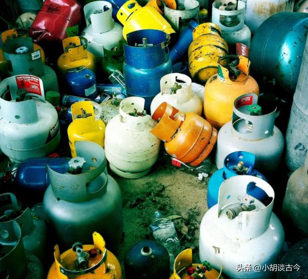 四川父亲忍痛拔掉儿子呼吸机,家人拔掉呼吸机视频