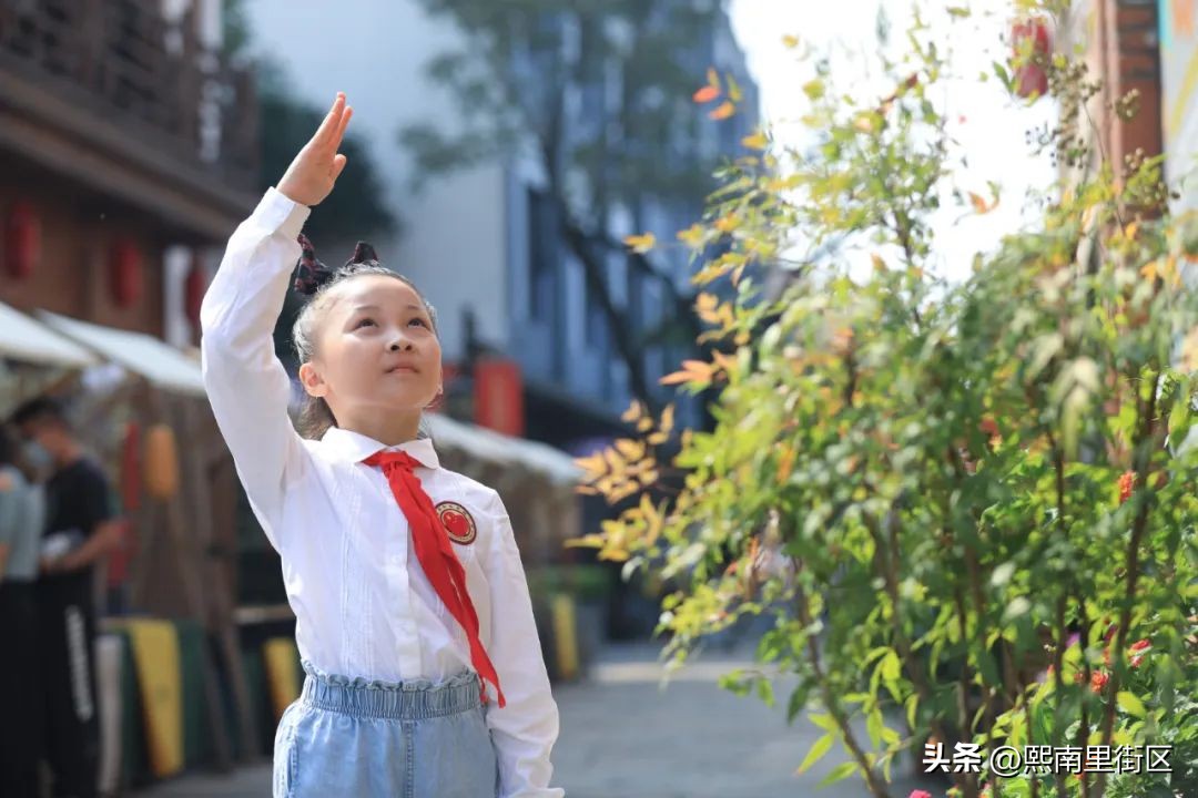 小学迎国庆快闪歌唱祖国,快闪庆祝祖国生日小学生