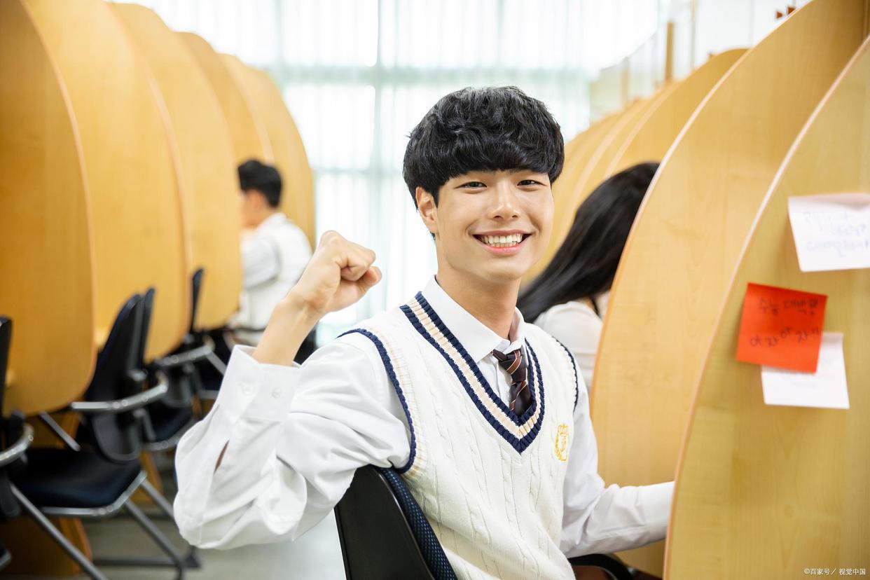 男生身高多少岁停止长高,青春期男孩变声还能长高多少