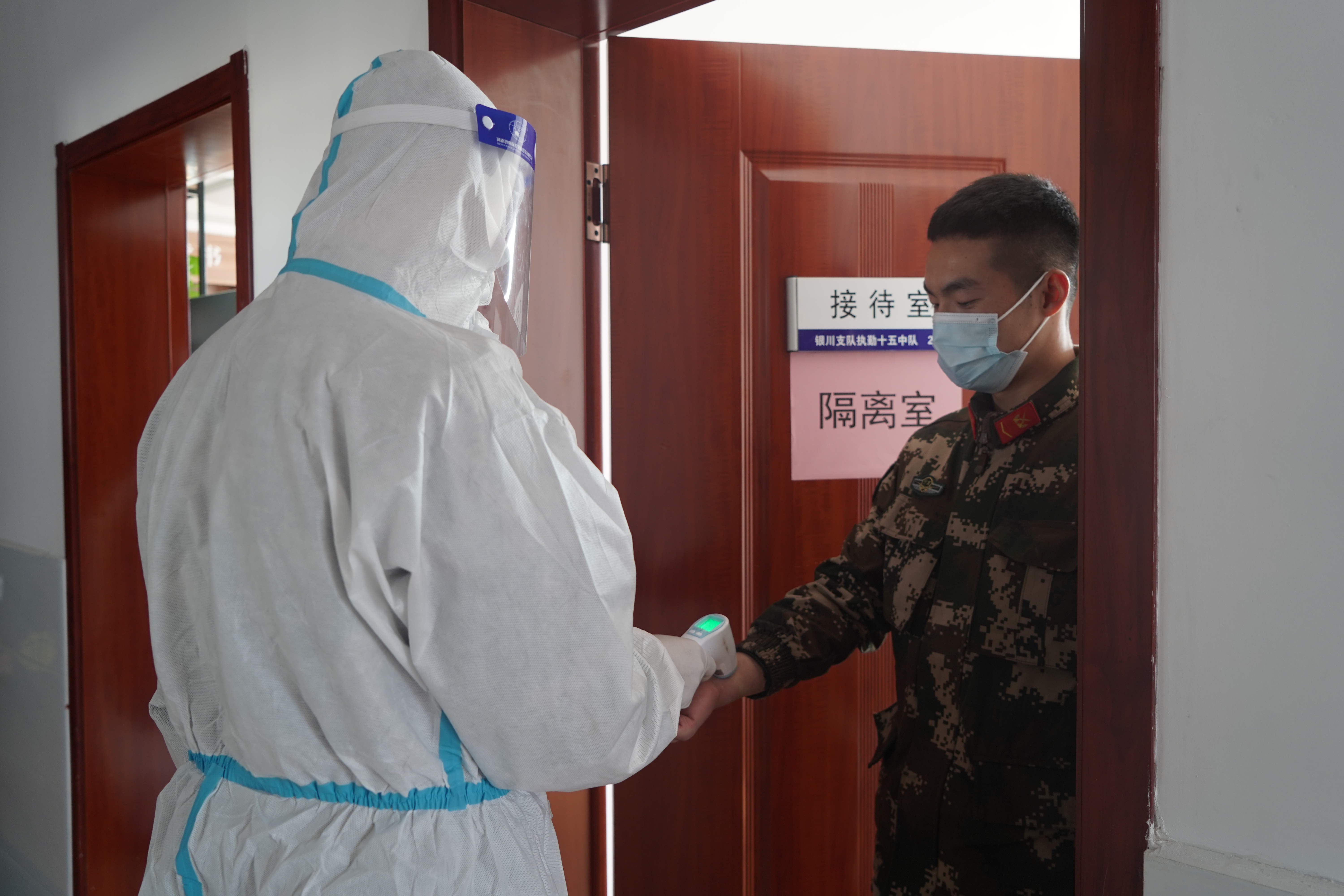 致坚守岗位的大白,致敬一线工作的大白