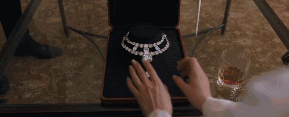 心理学：不喜欢佩戴任何饰品的女人，都是什么心理？