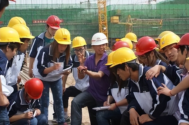 大学里几个比较累人的专业，专业课学习难度大，但毕业后却很吃香