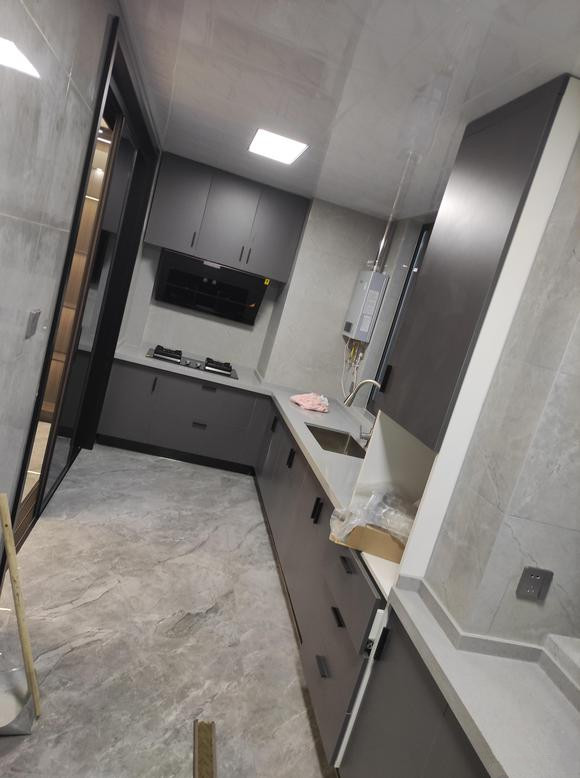 硬装装完没钱买沙发,硬装结束了没钱买电视和沙发