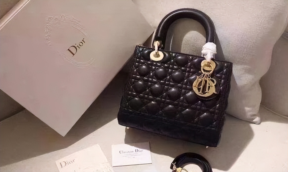 dior包包怎么看真的假的,奢侈品鉴别真假教程