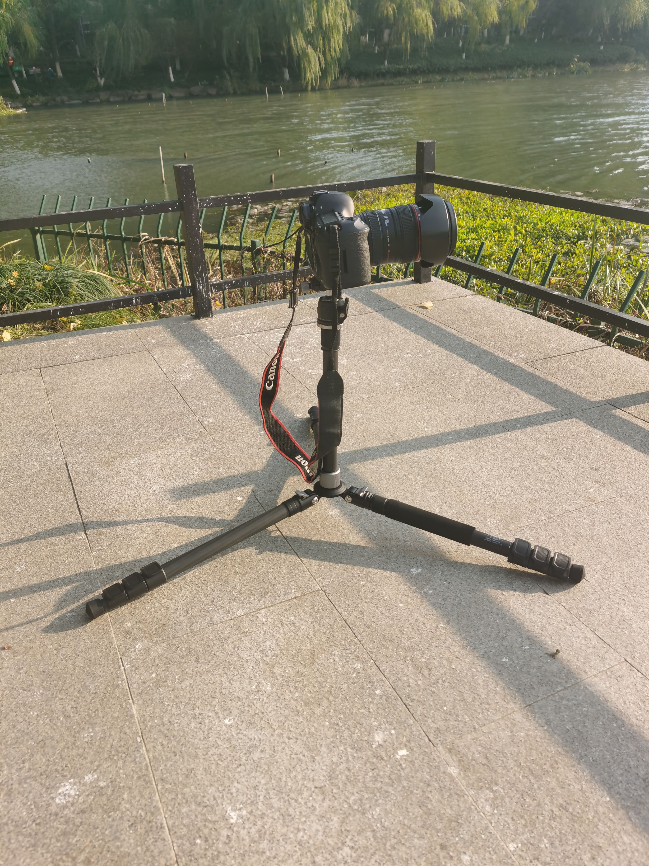 入门碳纤维三脚架推荐,斯莫格三脚架碳纤维和铝合金