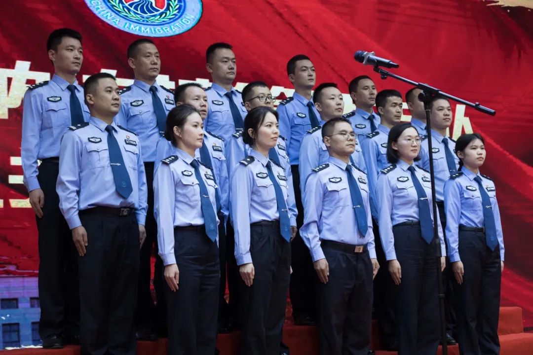 以深情的歌声向党的生日献礼,嘹亮的歌声向党献礼