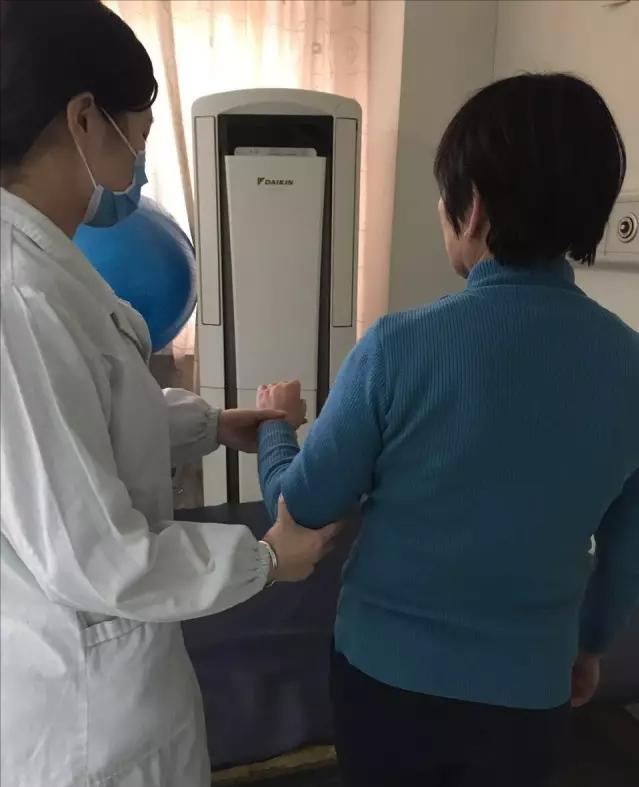 中风偏瘫早期如何进行康复锻炼,中风偏瘫患者实用康复训练方法