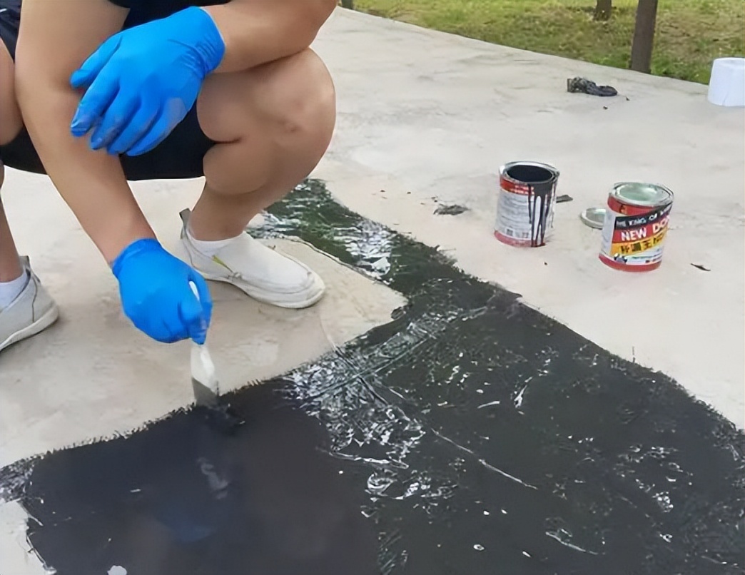 堰塘漏水能用沥青补漏吗,房顶补漏沥青粘衣服怎么去掉