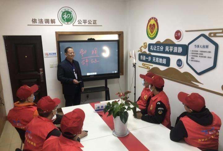 “枫叶飘香，美景靖江”