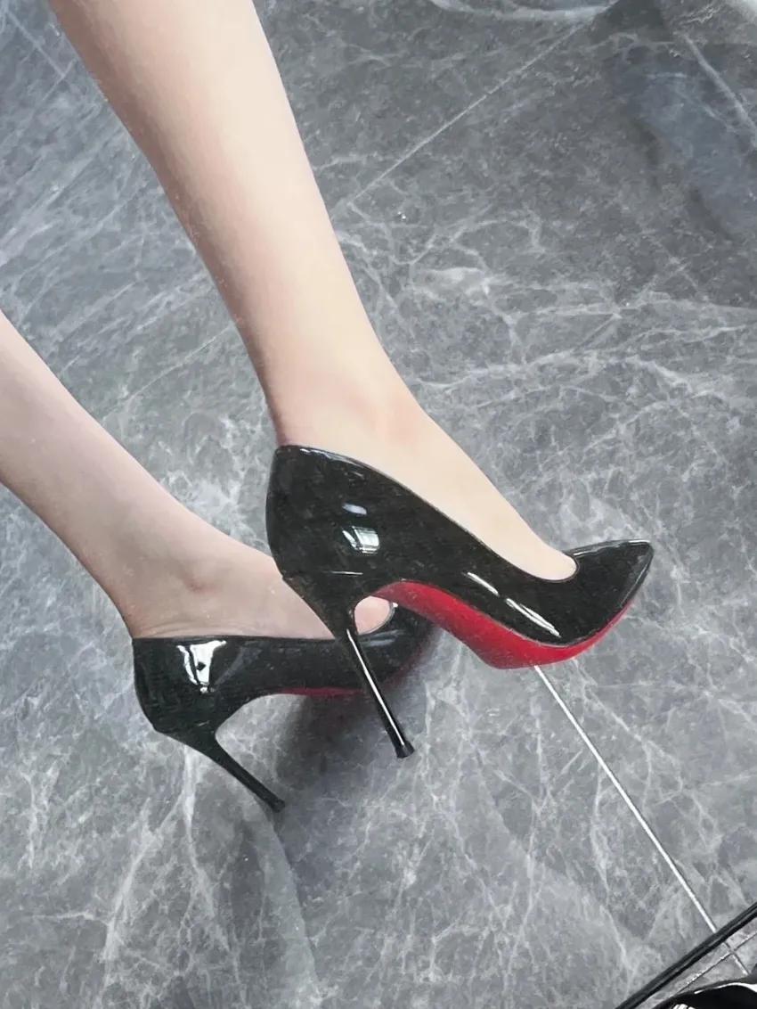 欧美风，尖头细跟鞋红底漆皮高跟鞋穿搭