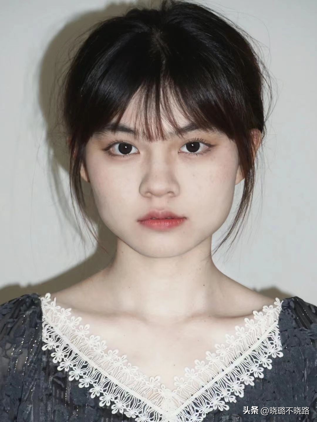 方脸圆脸适合直发还是卷发,大脸方脸适合什么短发型减龄洋气