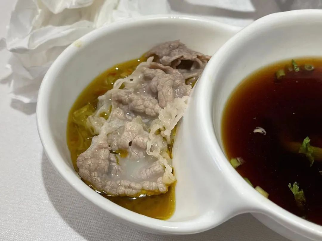 潮爸家7月17日午餐记录，武汉光谷红鼎豆捞吃火锅，牛羊肉涮起来