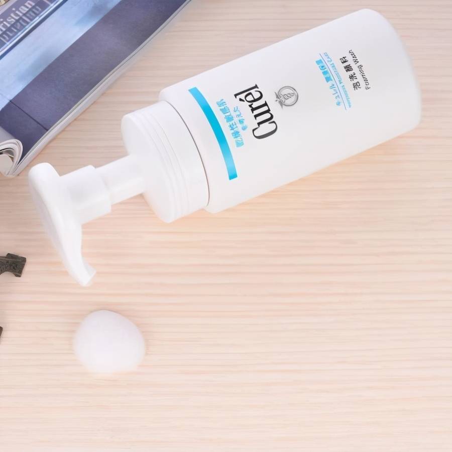 用什么洗面奶祛痘痘好得快,为什么有的洗面奶洗了反而长痘痘