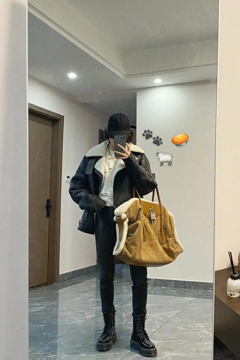 杨幂撞衫杨颖和热巴,杨幂绿配橙撞色大棉服