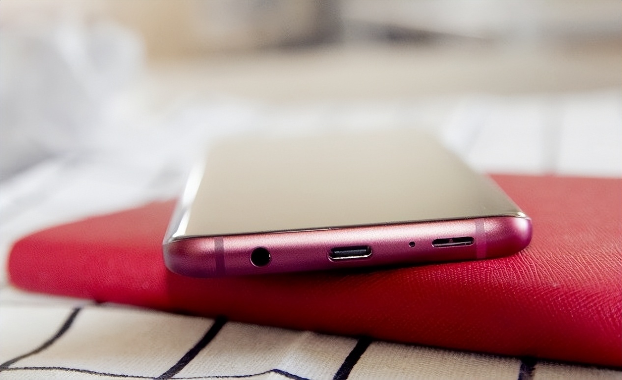 一年前的三星值得买吗,三星以前的老手机值钱吗