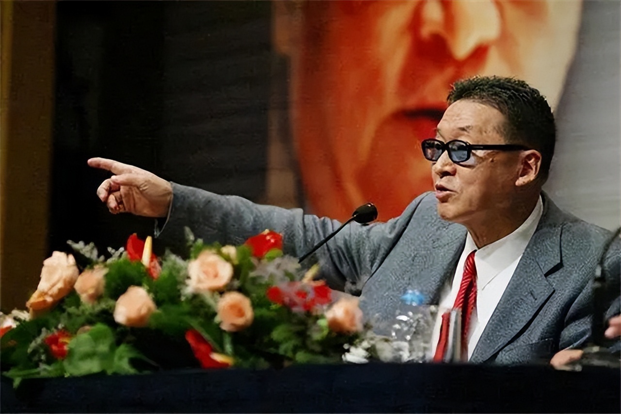 狂傲的李敖为什么说：只有毛主席值得我喊“万岁”，其他人不配