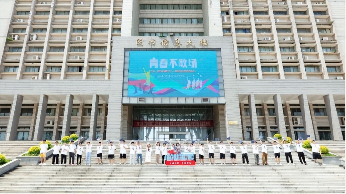 湖北工程职业学院2023毕业典礼,奔赴下一场山海的配图