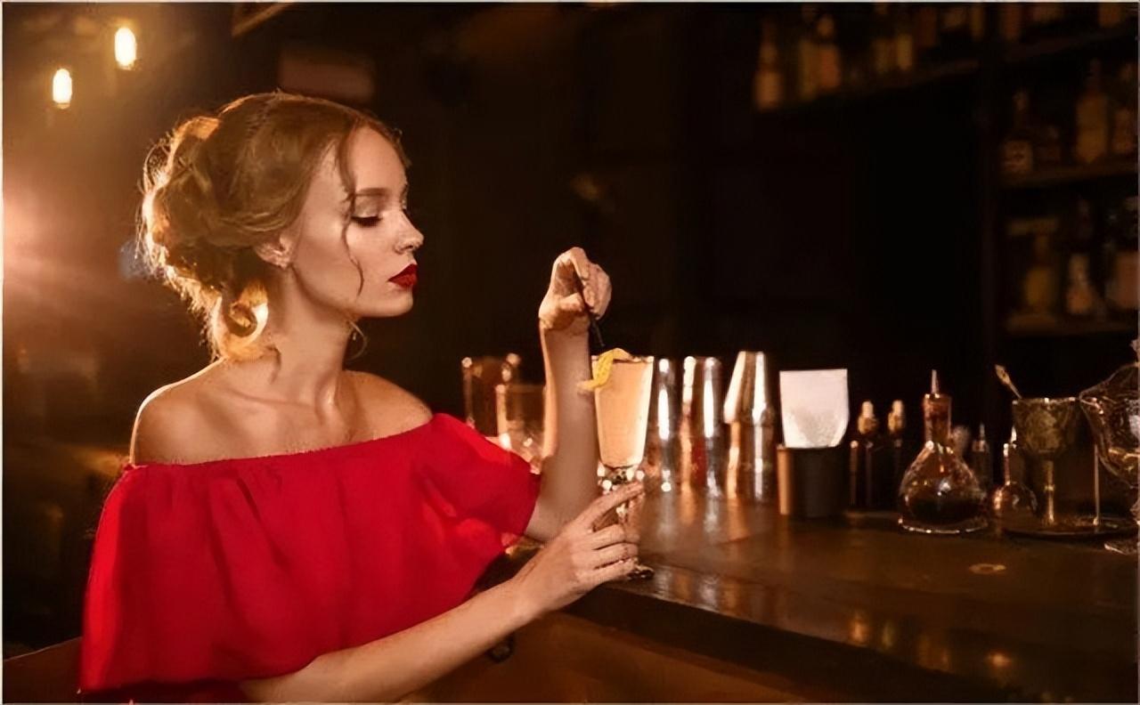 揭秘美国情色历史：为何看似色情泛滥的美国，多数*交性**易不合法