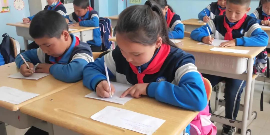 辽疆书信手拉手,手拉手心连心民族团结一家亲书信