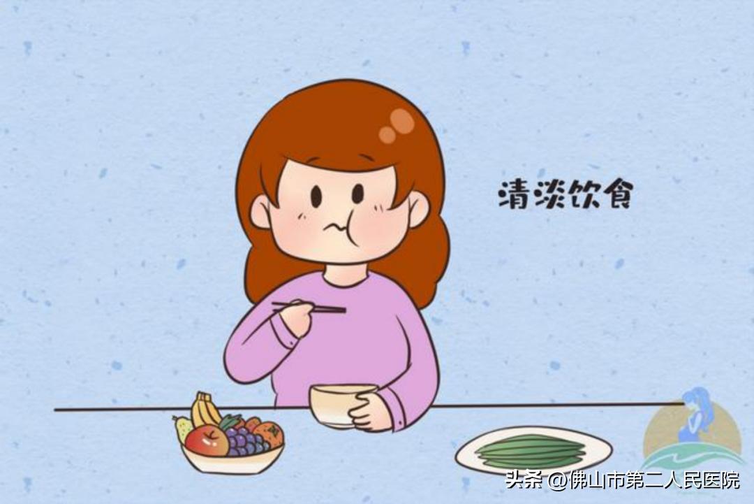 一笑起来面部肌肉抽搐,老年人面部肌肉抽搐是怎么回事