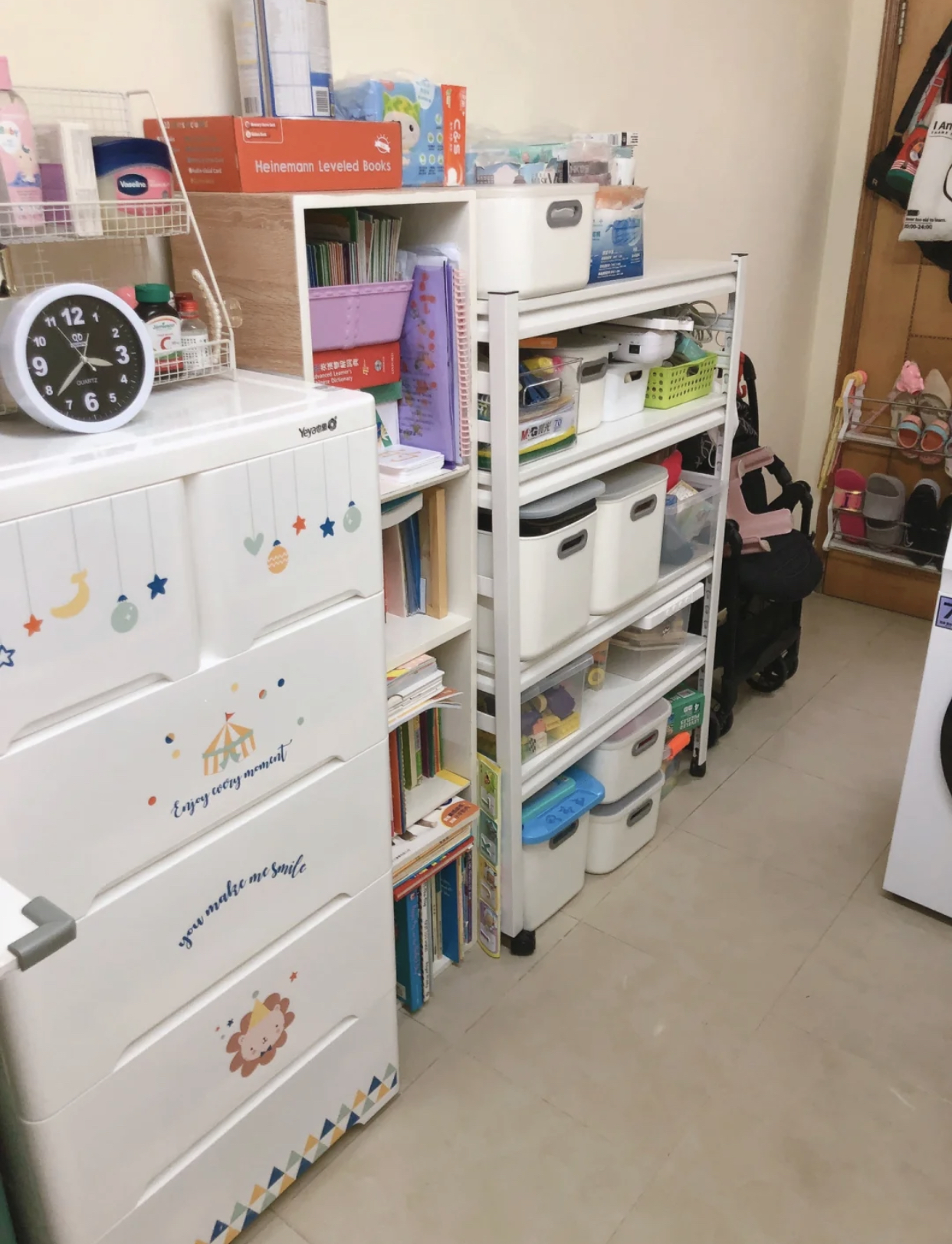 香港一家三口的真实生活,香港一家人挤在5平方的劏房生活