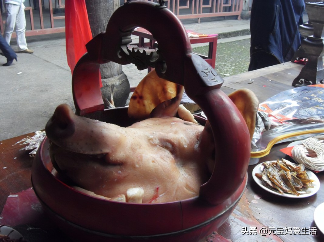 上坟祭祀一般拿几样供品,上坟后的供品可以带走吗