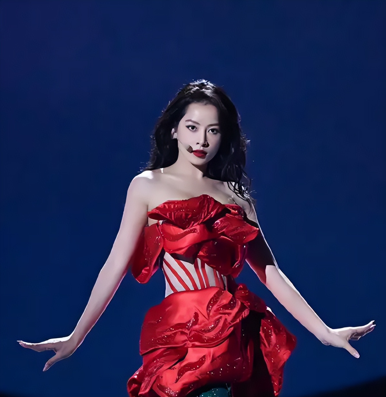 美依礼芽时隔六年再跳极乐净土,美依礼芽是不是跳极乐净土