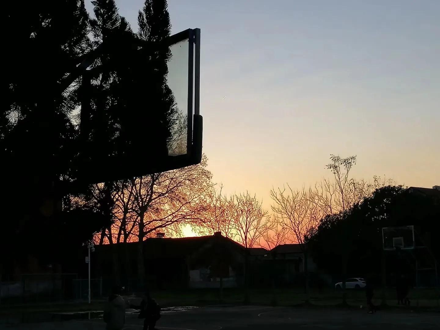 高中毕业是不是意味青春结束,高中毕业离别总是那么伤感