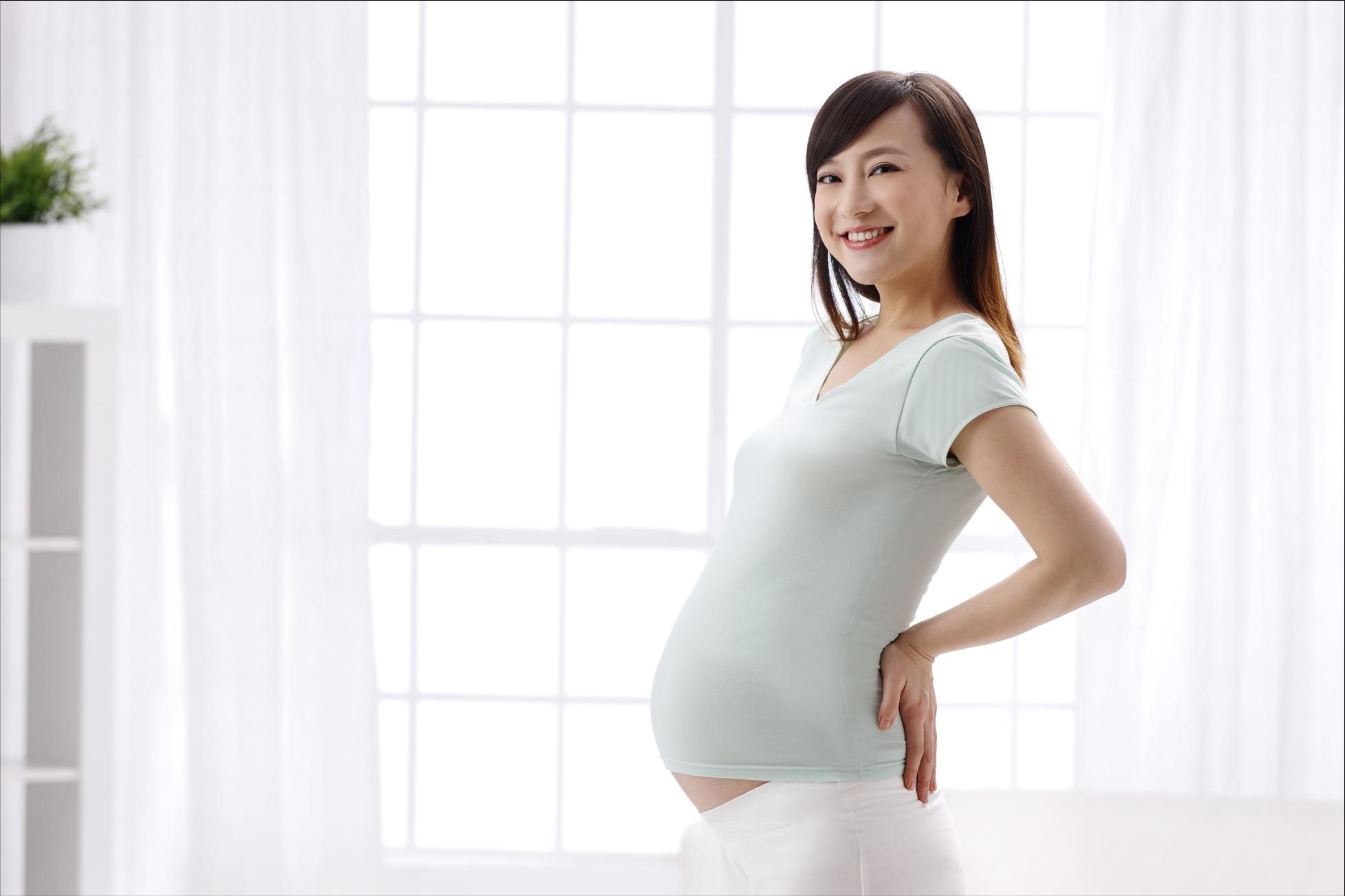 女生肚脐眼下为什么有条黑线,女人肚脐眼下有一条黑线