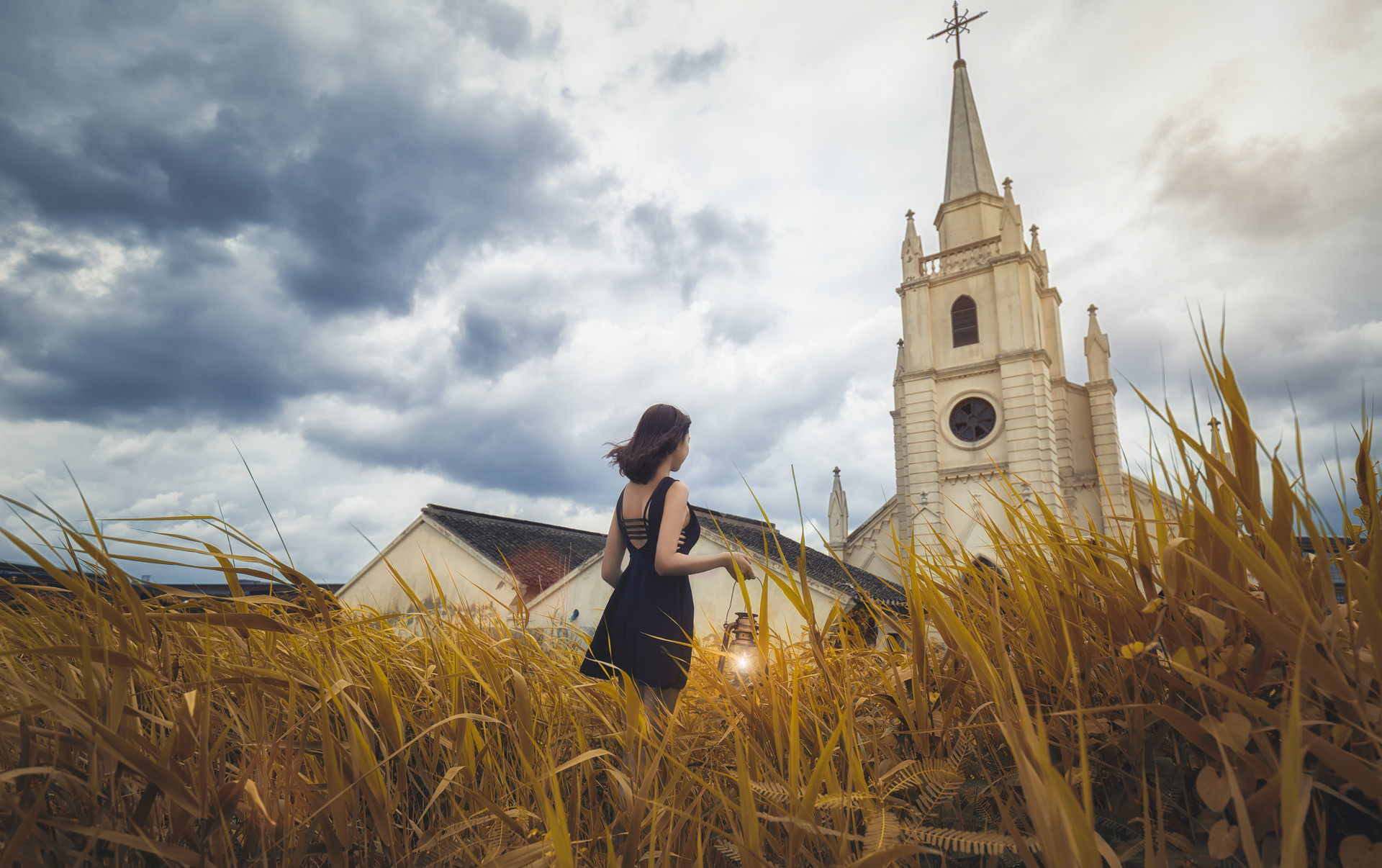 自卑敏感多疑女生怎么办,自卑敏感多疑性格女生对待感情