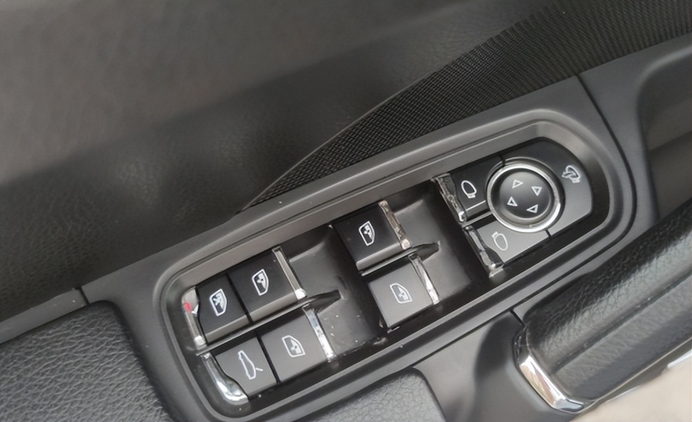 几万块老款卡宴,老卡宴几万块