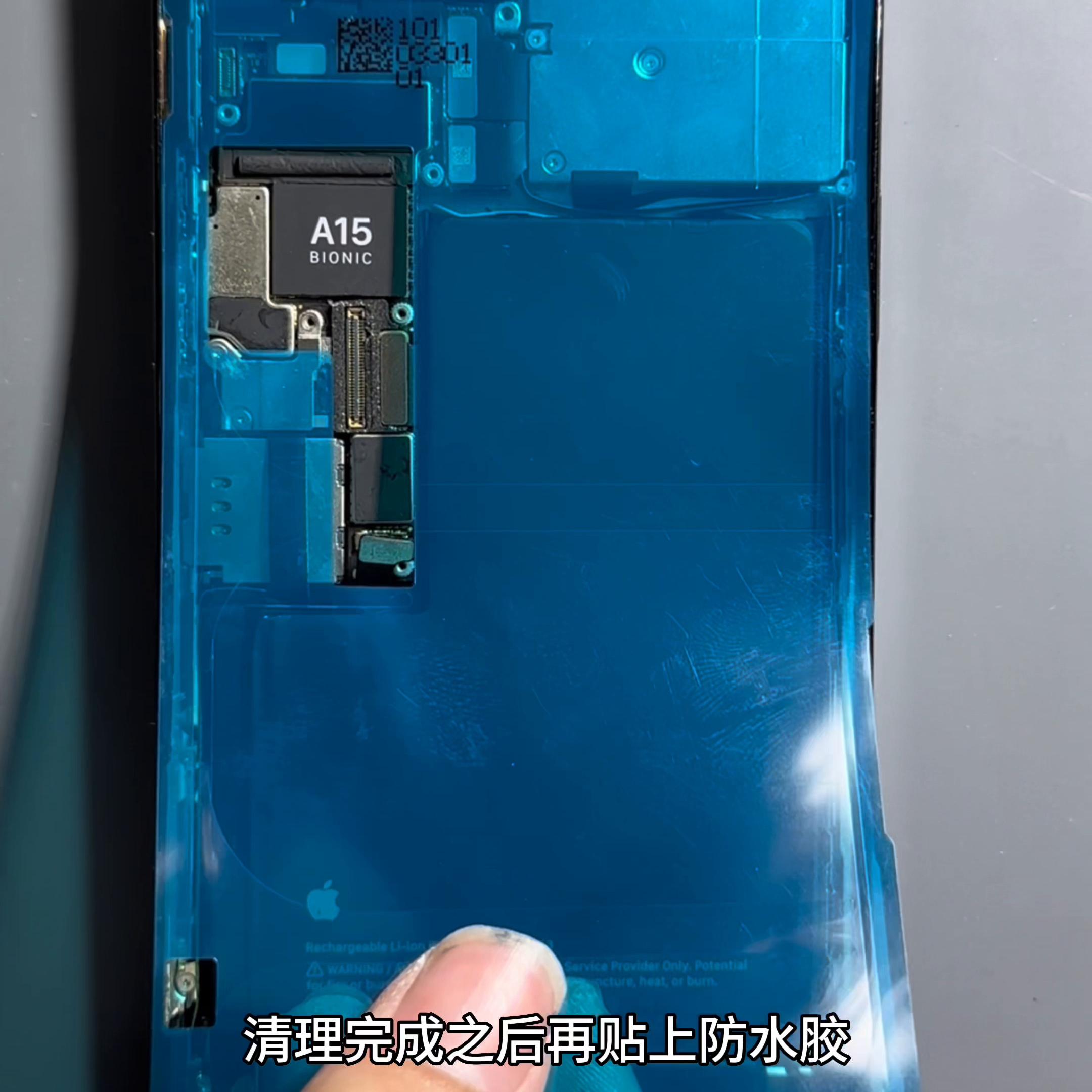 手机进水后屏幕乱跳怎么解决,手机进水了怎么办屏幕滑不动