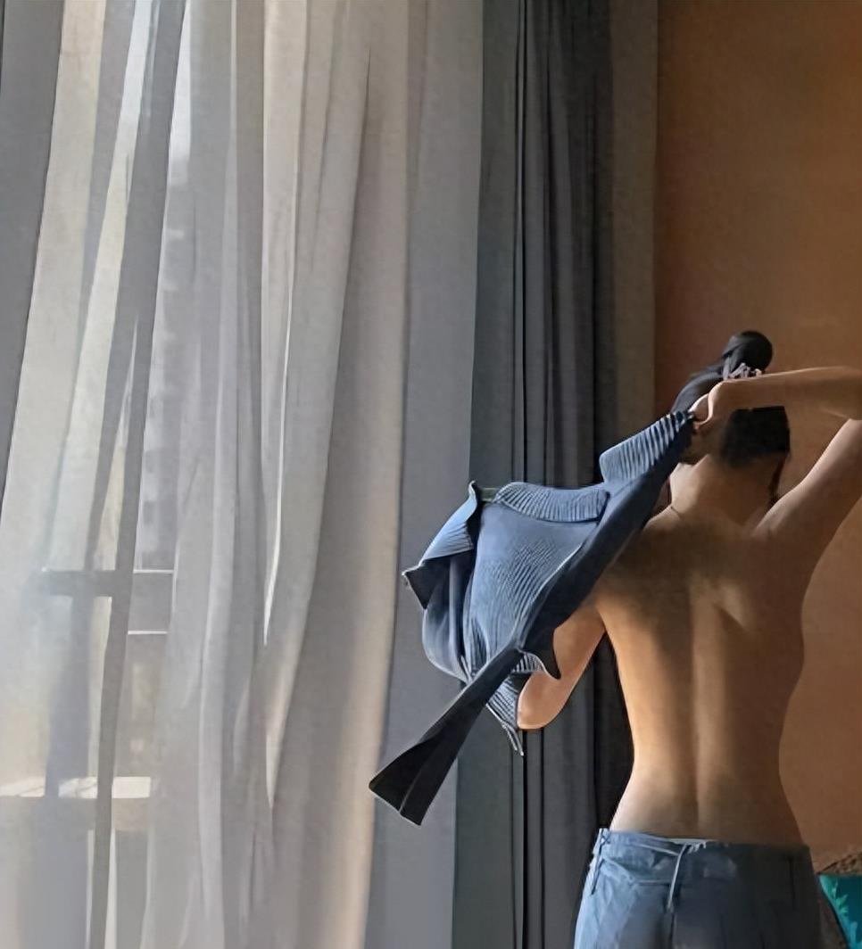 低腰超短装上衣,女低腰裤短上衣