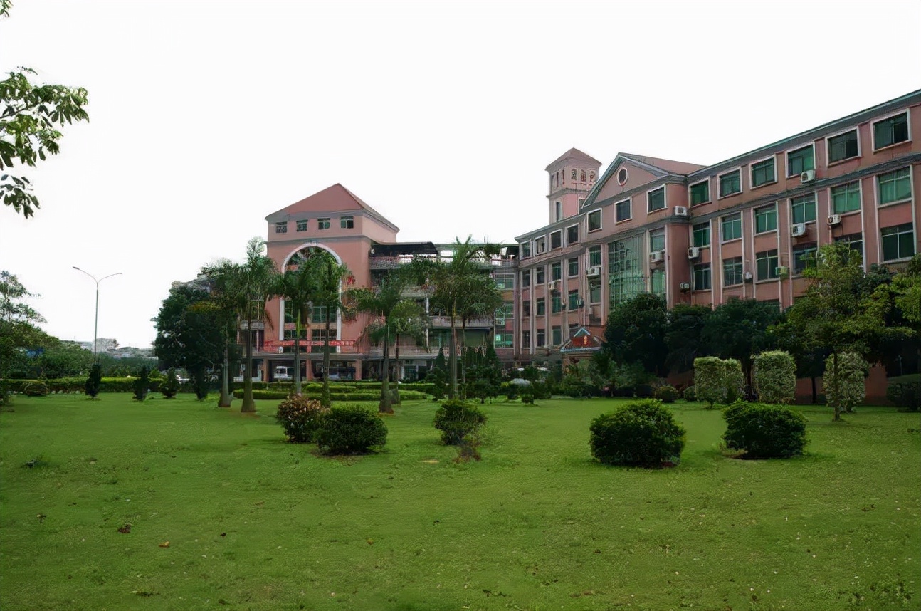 大学宿舍是四人间的宿舍有哪些,哪个大学宿舍四人间最好