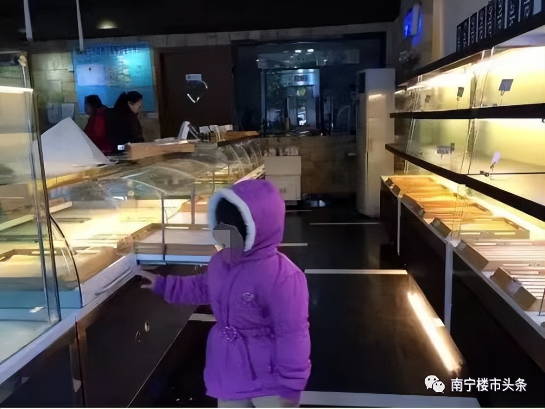 工作室倒闭人去楼空,餐饮店倒闭人去楼空