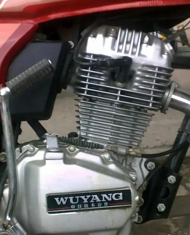 致敬青春摩托车,五羊本田雄帅150摩托车2022