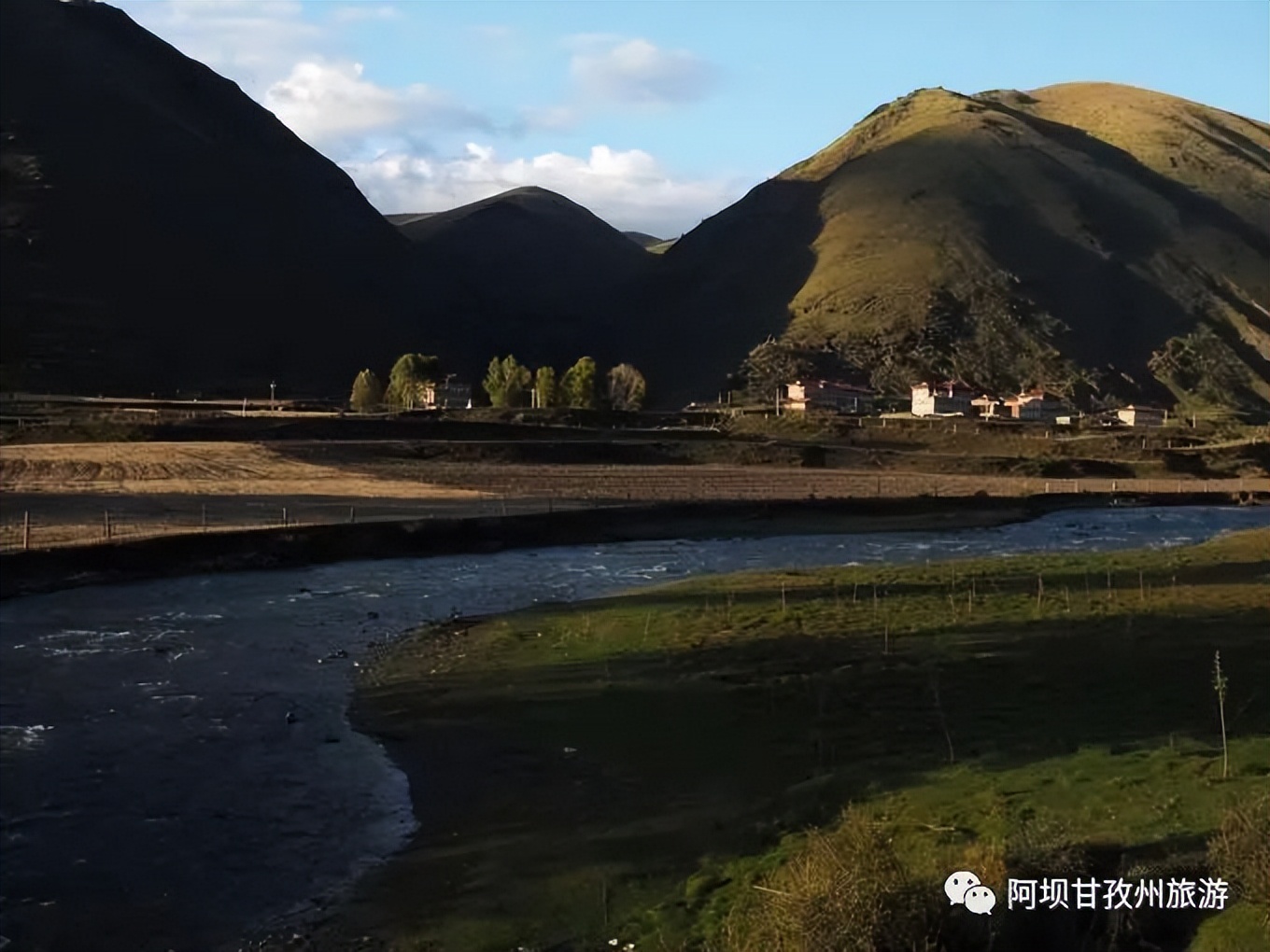 人间仙境稻城亚丁旅游攻略图解,川西旅游攻略贡嘎稻城亚丁