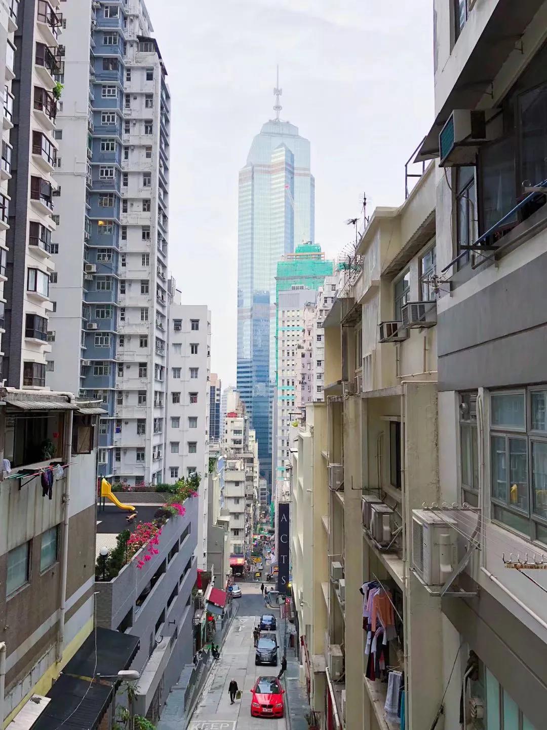 改变年轻人思想，不如解决买房难，香港穷人要多努力，才能翻身