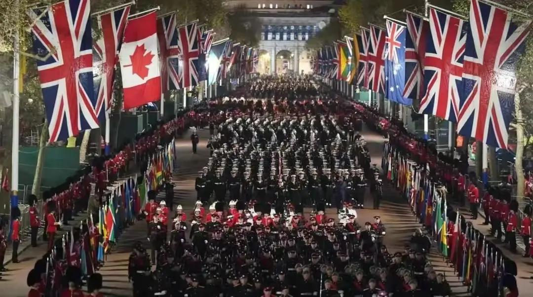 泰国国王出席查尔斯三世加冕礼,泰国国王出席英国国王加冕仪式